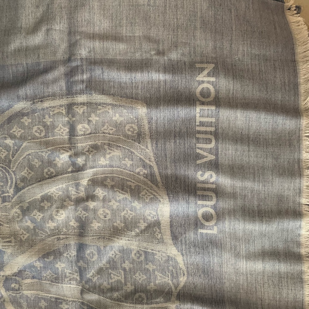 LOUIS VUITTON Limited, Monogram Trunk, Denim Blue Silk Shawl, Scarf, Stole, NWT - Picture 3 of 17